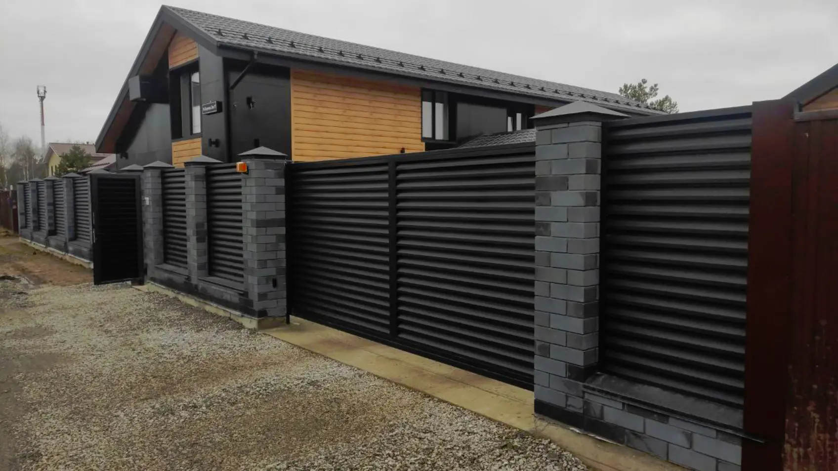 Фото 1 Забор жалюзи ЭКО-Z-US 9005 МАТТЕ черный двусторонний